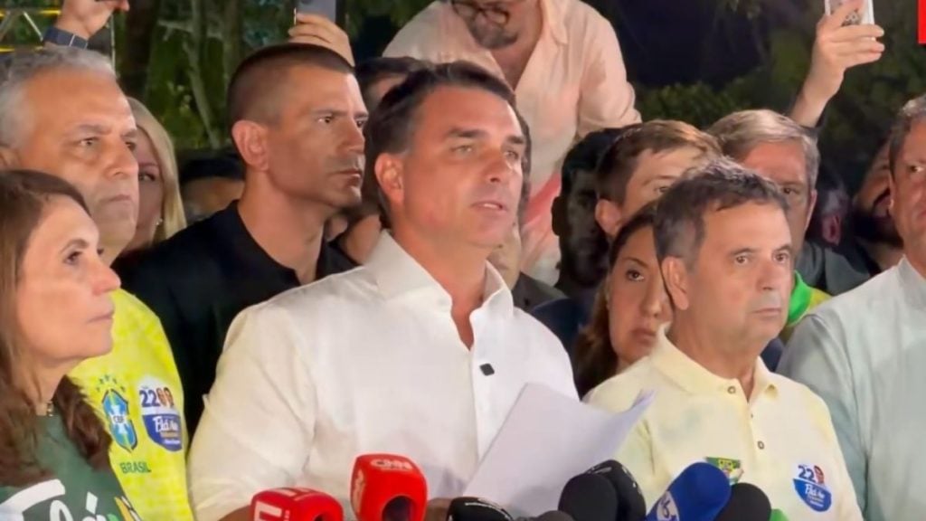 Fl&aacute;vio diz ser imposs&iacute;vel reconhecer derrota e pedir&aacute; anula&ccedil;&atilde;o das Elei&ccedil;&otilde;es