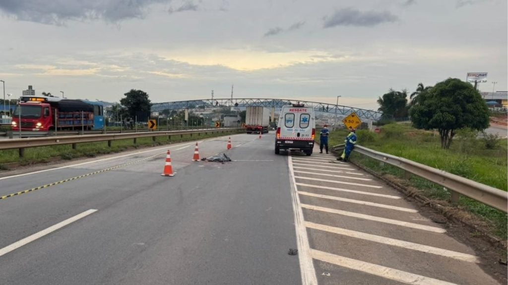 Homem morre atropelado e motorista foge sem prestar socorro na BR-262, em Nova Serrana