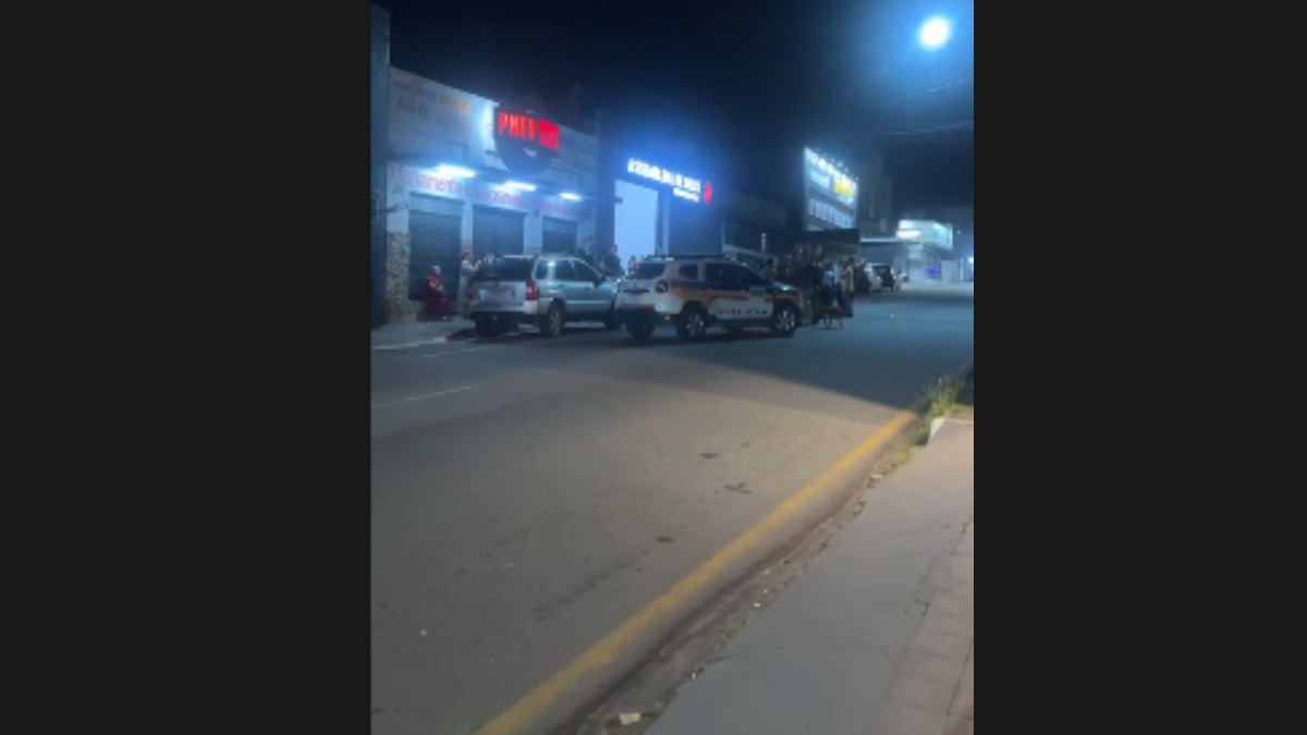 Motociclista fica ferido em colis&atilde;o com carro na Av. Paran&aacute;, em Divin&oacute;polis