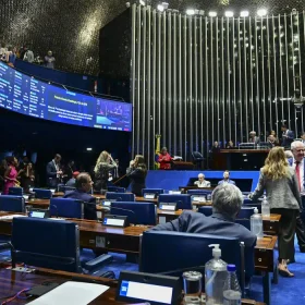 Senado aprova fim da escala 6&times;1 e redu&ccedil;&atilde;o da jornada de trabalho