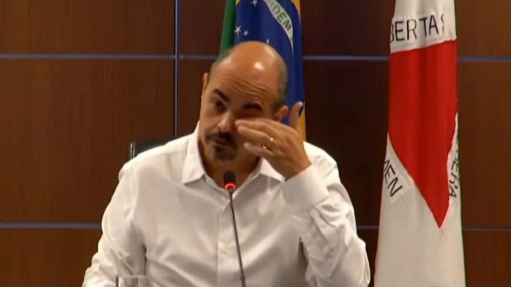 Mateus Sim&otilde;es chora em reuni&atilde;o de transi&ccedil;&atilde;o do governo