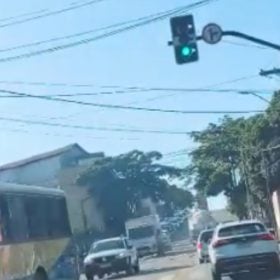 Novos semáforos começam a operar no bairro Interlagos, em Divinópolis