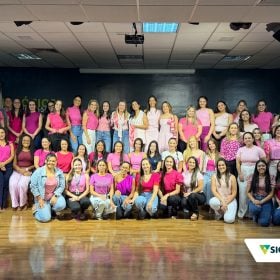 Sicoob Divicred promove painel de conscientiza&ccedil;&atilde;o sobre o c&acirc;ncer de mama