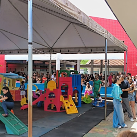 CMEI Isaura Ferreira fica lotado e registra longas filas durante votação em Divinópolis