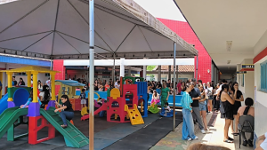 CMEI Isaura Ferreira fica lotado e registra longas filas durante vota&ccedil;&atilde;o em Divin&oacute;polis