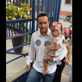 Cléber Corrêa, candidato federal, vota no Colégio São José, em Divinópolis