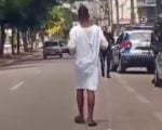 Paciente foge de UPA e anda na rua com soro na veia em Par&aacute; de Minas