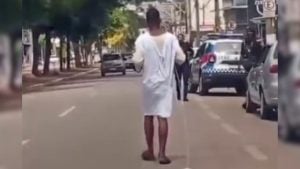 Paciente foge de UPA e anda na rua com soro na veia em Pará de Minas