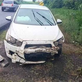 Pai e filho ficam feridos após acidente na MG-260, em Cláudio