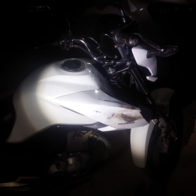 Barro na pista causa queda de moto na MG-430, em Igaratinga