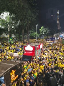 Bloco do 22 reúne milhares em Divinópolis em apoio a Flávio Bolsonaro