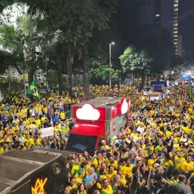 Bloco do 22 reúne milhares em Divinópolis em apoio a Flávio Bolsonaro