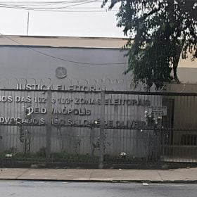 Trânsito está interditado no entorno do Cartório Eleitoral em Divinópolis