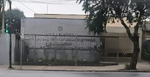 Trânsito está interditado no entorno do Cartório Eleitoral em Divinópolis