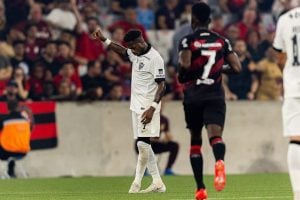 Atlético informa sobre estado de Fred após lesão durante empate com o Athletico-PR