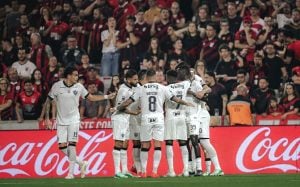 Atlético conquista empate dramático contra Athletico-PR com um jogador a menos nos minutos finais