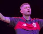 Zayn Malik veste camisa do Flamengo durante show em est&aacute;dio do Palmeiras e gera repercuss&atilde;o