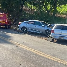 Casal de 28 e 36 anos morre em acidente na MG-252; beb&ecirc; de 10 meses sobrevive com ferimentos