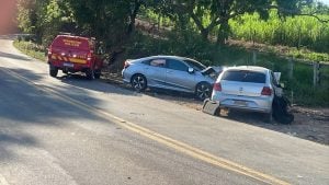 Casal de 28 e 36 anos morre em acidente na MG-252; beb&ecirc; de 10 meses sobrevive com ferimentos