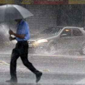Mais de 200 cidades de Minas Gerais est&atilde;o em alerta devido &agrave; possibilidade de tempestades neste domingo e segunda-feira