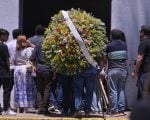 Familiares e autoridades prestam homenagens aos pilotos mortos em acidente de avi&atilde;o da Pol&iacute;cia Militar de Minas Gerais