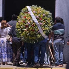 Familiares e autoridades prestam homenagens aos pilotos mortos em acidente de avi&atilde;o da Pol&iacute;cia Militar de Minas Gerais