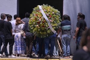 Familiares e autoridades prestam homenagens aos pilotos mortos em acidente de avi&atilde;o da Pol&iacute;cia Militar de Minas Gerais