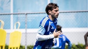 Cruzeiro avalia substituto para Gabriel Rojas na lateral-esquerda devido &agrave; m&aacute; fase do argentino