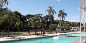 Menino de 12 anos morre após se afogar em piscina interditada de parque em Lambari