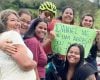 Cantor Daniel faz peregrinação de bicicleta ao Santuário de Aparecida e atende fiéis