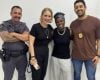 Cantora Neném é conduzida à delegacia após abordagem por veículo clonado e suspeita de golpe