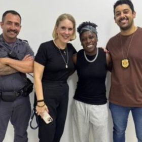 Cantora Nen&eacute;m &eacute; conduzida &agrave; delegacia ap&oacute;s abordagem por ve&iacute;culo clonado e suspeita de golpe