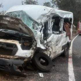 Acidente envolvendo carreta e van que transportava pacientes resulta em duas mortes na Regi&atilde;o do Vale do Jequitinhonha