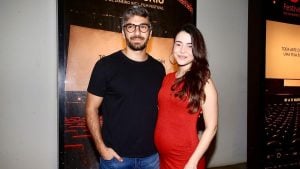Hugo Moura e Maria Clara Senra confirmam gravidez ao comparecerem ao Festival do Rio