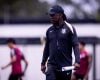 Seedorf não estará no banco do Corinthians contra o Vitória devido à regularização pendente