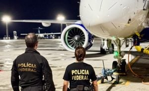 Pol&iacute;cia Federal realiza a extradi&ccedil;&atilde;o de foragido com alerta vermelho da Interpol condenado por roubo em Minas Gerais