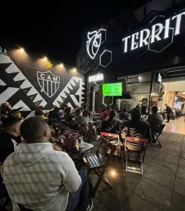 Bares em Belo Horizonte transmitem jogo do Atl&eacute;tico na semifinal da Sul-Americana contra o Montevideo City Torque