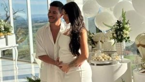 Arthur Aguiar e Jheny Santucci anunciam que esperam uma menina ap&oacute;s confirma&ccedil;&atilde;o do fim do relacionamento