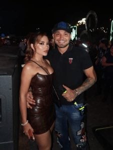 MC Gui realiza romaria de aproximadamente 170 km at&eacute; Aparecida e pede a namorada em casamento