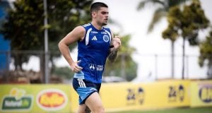 Gabriel Pec participa de treino do Cruzeiro antes de clássico contra o Atlético