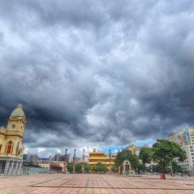 Belo Horizonte deve ter chuva, raios e ventos fortes no domingo do segundo turno