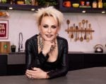 Estreia da segunda temporada do reality culin&aacute;rio &ldquo;Chef de Alto N&iacute;vel&rdquo; &eacute; marcada por elimina&ccedil;&otilde;es e reclama&ccedil;&otilde;es de participantes