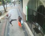 Mulher &eacute; atingida por voadora enquanto caminhava no Barro Preto, em BH