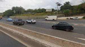 Grave acidente ap&oacute;s moto bater em mureta do Anel Rodovi&aacute;rio de BH, um homem morreu e outro ficou gravemente ferido,