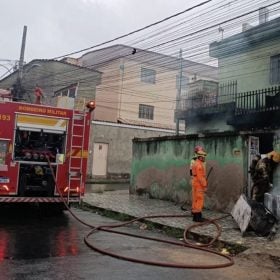 Homem morre ap&oacute;s incendiar resid&ecirc;ncia familiar em Belo Horizonte ap&oacute;s agress&otilde;es &agrave;s parentes