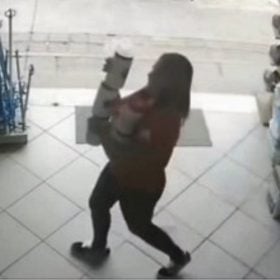 V&iacute;deo mostra suspeita de envolvimento na morte de Beatriz Vit&oacute;ria em loja de Jaboticatubas