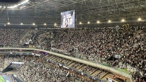 Scarpa volta a ser titular do Atl&eacute;tico ap&oacute;s quase seis meses e &eacute; ovacionado no cl&aacute;ssico contra o Cruzeiro