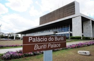 Candidatos ao GDF intensificam atividades de campanha na v&eacute;spera do primeiro turno