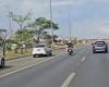 Viatura descaracterizada da Polícia Civil do DF é flagrada furando escolta da Polícia Militar durante cerimônia de entrega de veículos