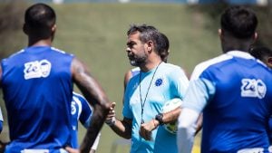 Período de Data Fifa oferece ao Cruzeiro oportunidade de ajustes táticos e recuperação física sob comando de Artur Jorge